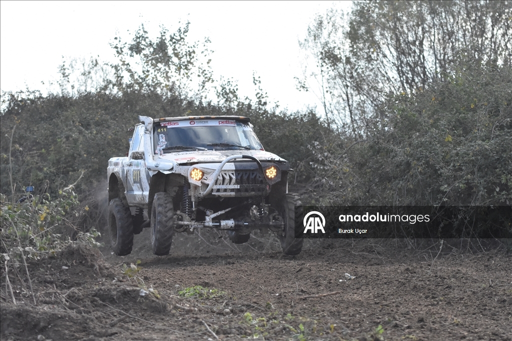 В турецкой Сакарье прошли гонки внедорожников