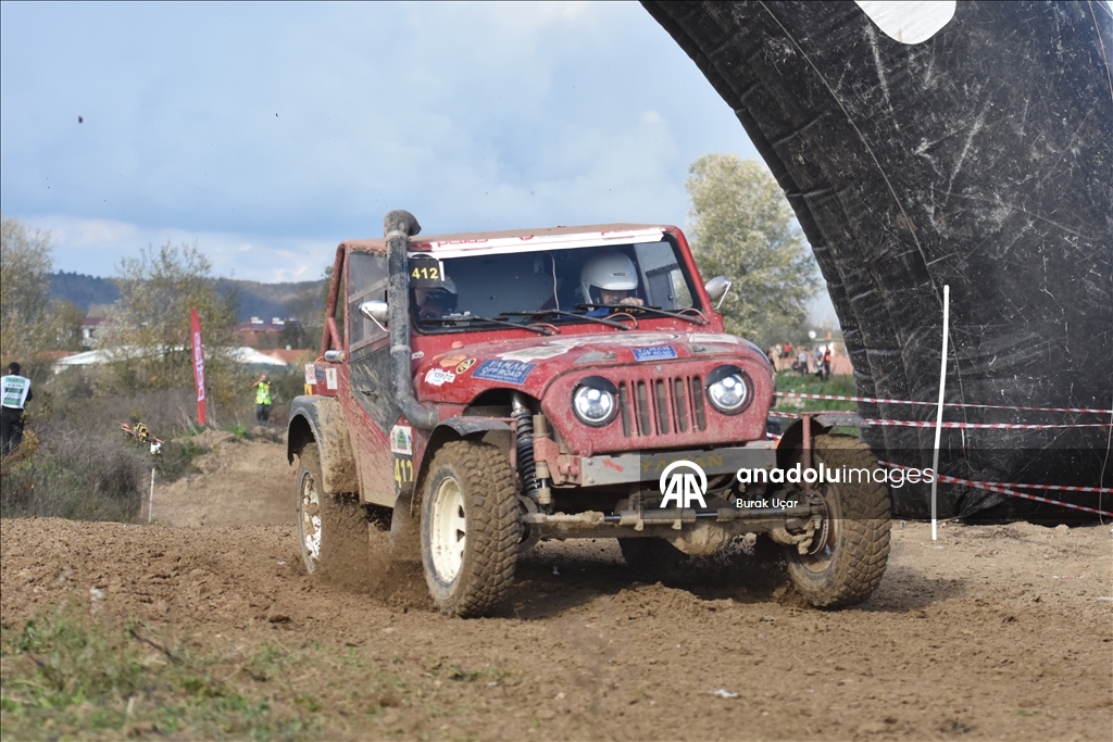 В турецкой Сакарье прошли гонки внедорожников