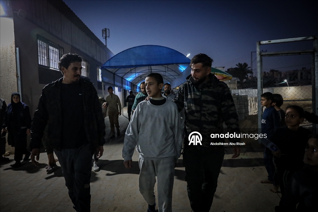 İsrail'in Gazze'den alıkoyduğu Filistinlilerden bir grup daha serbest bırakıldı