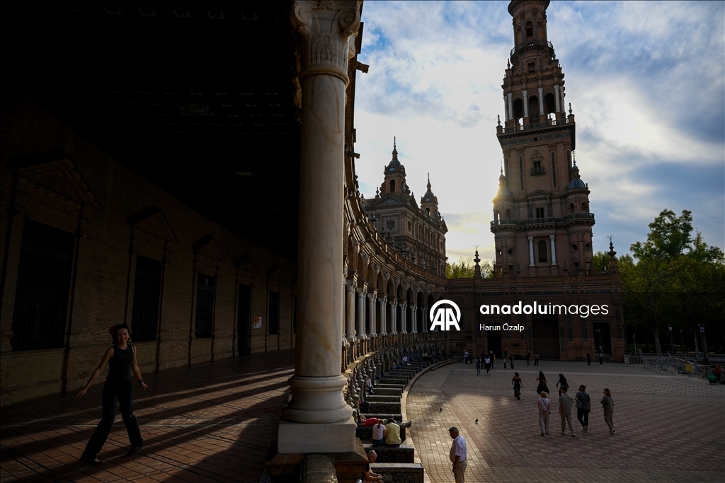 Seville’s Most Enchanting Landmark: Plaza de Espana