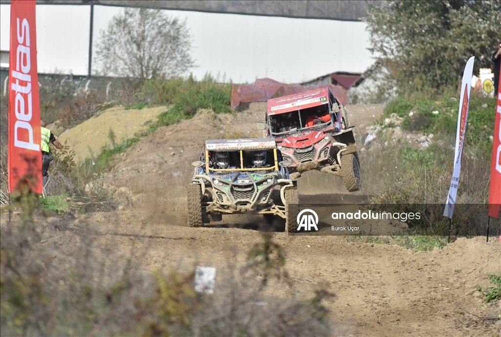 В турецкой Сакарье прошли гонки внедорожников