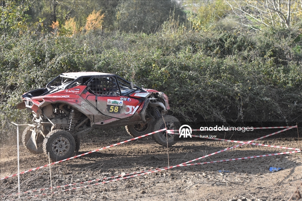 В турецкой Сакарье прошли гонки внедорожников