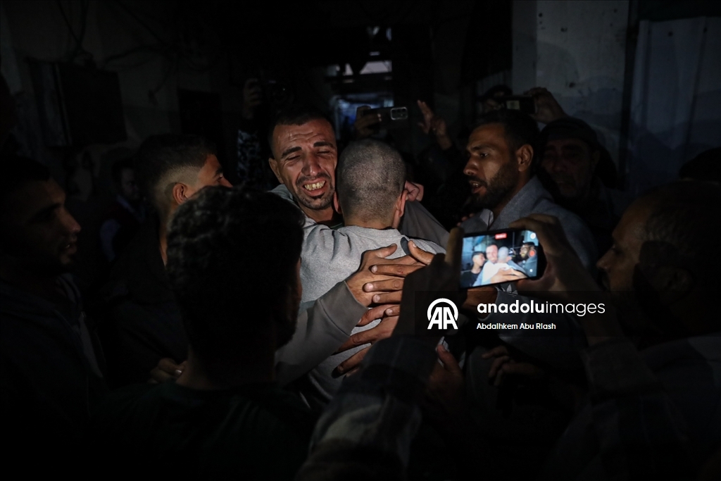 İsrail'in Gazze'den alıkoyduğu Filistinlilerden bir grup daha serbest bırakıldı