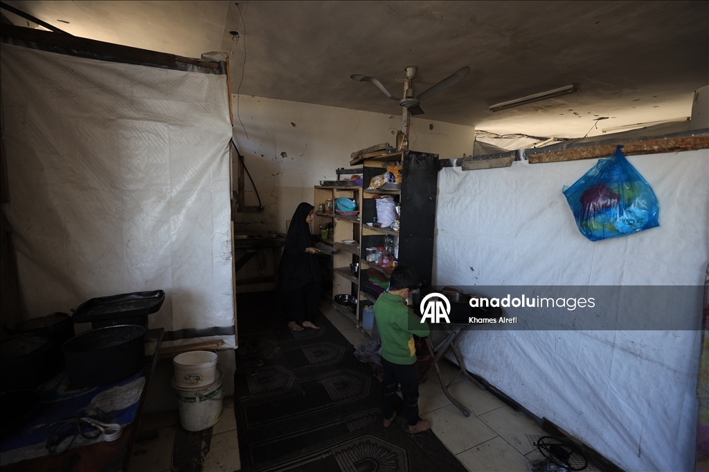 Cibaliya’daki yıkılmış camide yaşayan Filistinli aile yağışlar nedeniyle endişeli