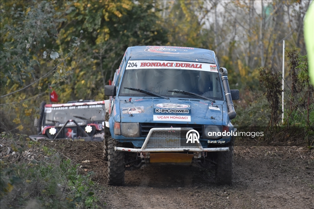 В турецкой Сакарье прошли гонки внедорожников