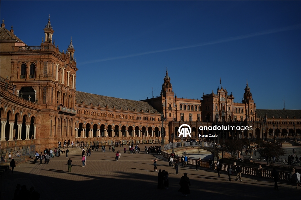 Seville’s Most Enchanting Landmark: Plaza de Espana