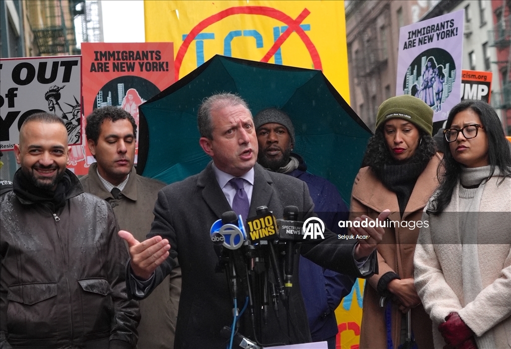 В США нарастают протесты из-за рейдов миграционной службы