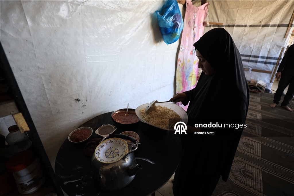 Cibaliya’daki yıkılmış camide yaşayan Filistinli aile yağışlar nedeniyle endişeli