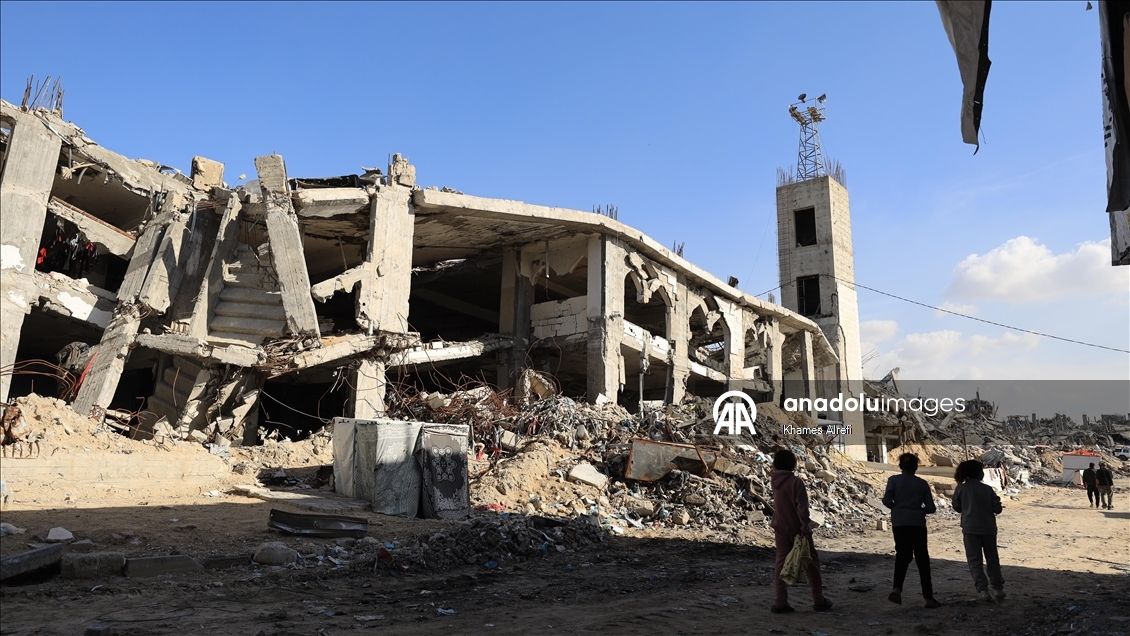 Cibaliya’daki yıkılmış camide yaşayan Filistinli aile yağışlar nedeniyle endişeli