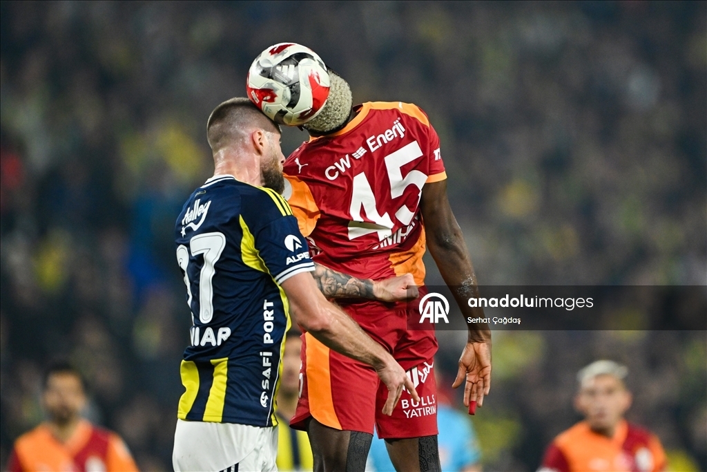 Турецкая Суперлига: "Фенербахче" сыграл вничью с "Галатасарем" 8