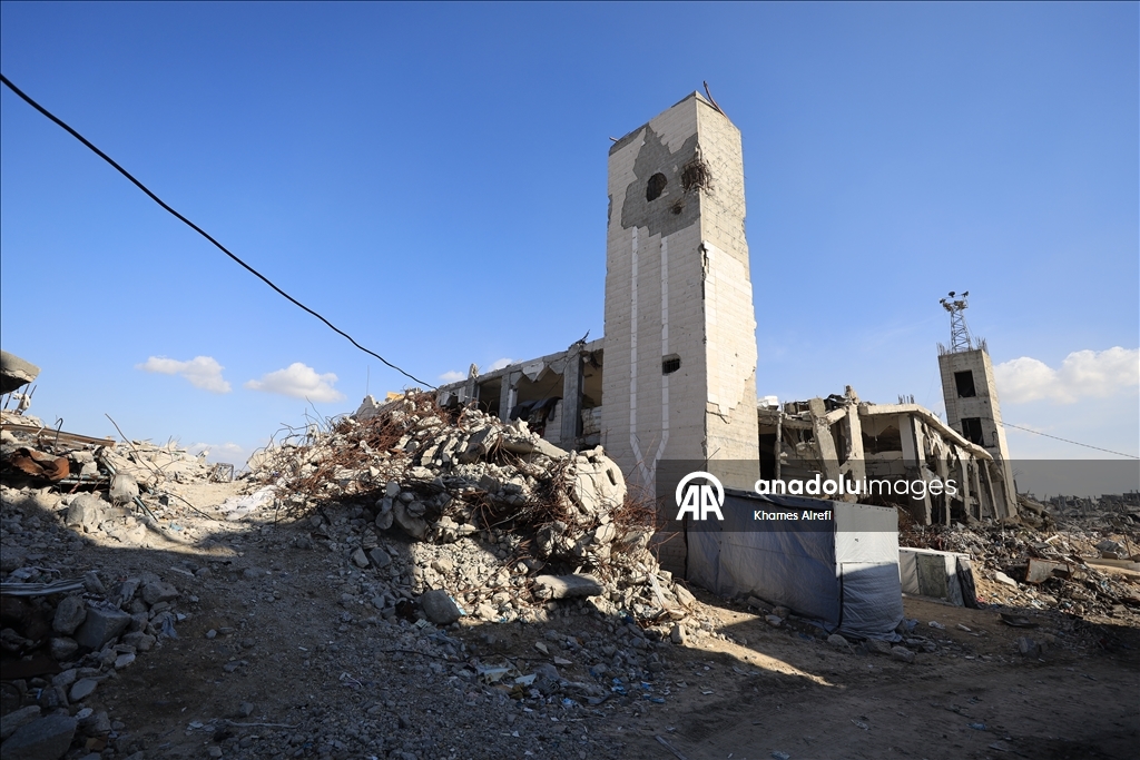 Cibaliya’daki yıkılmış camide yaşayan Filistinli aile yağışlar nedeniyle endişeli