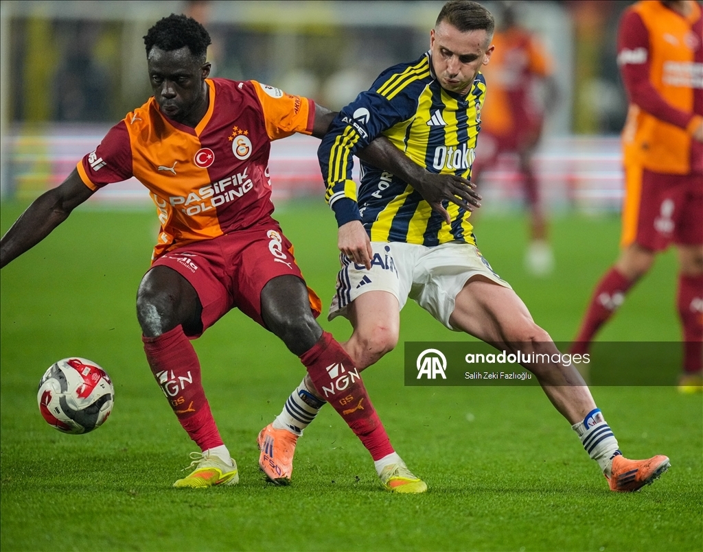 Турецкая Суперлига: "Фенербахче" сыграл вничью с "Галатасарем" 5