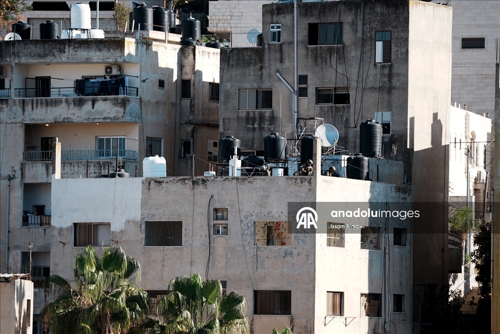 İsrail ordusu Nablus'ta Filistinli bir aileye ait evi havaya uçurdu