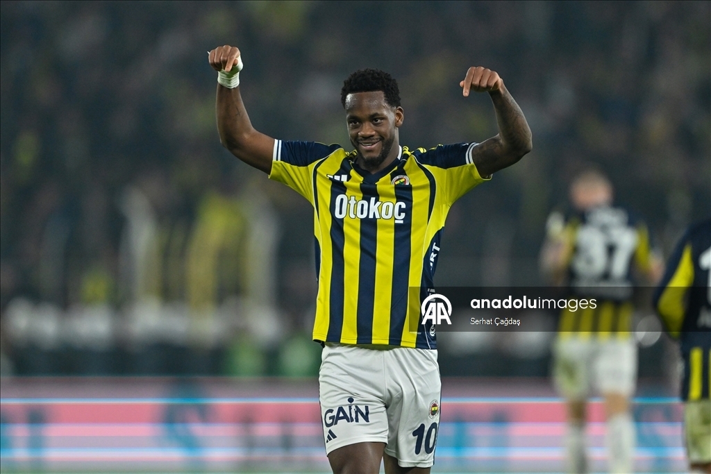 Турецкая Суперлига: "Фенербахче" сыграл вничью с "Галатасарем" 4