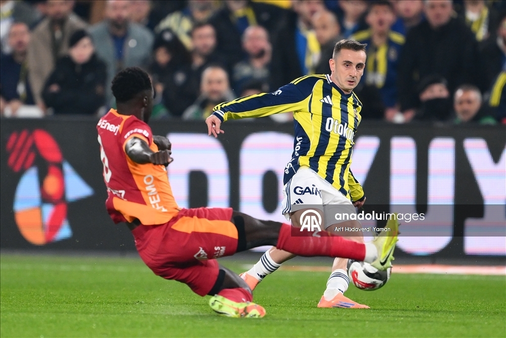 Турецкая Суперлига: "Фенербахче" сыграл вничью с "Галатасарем" 14