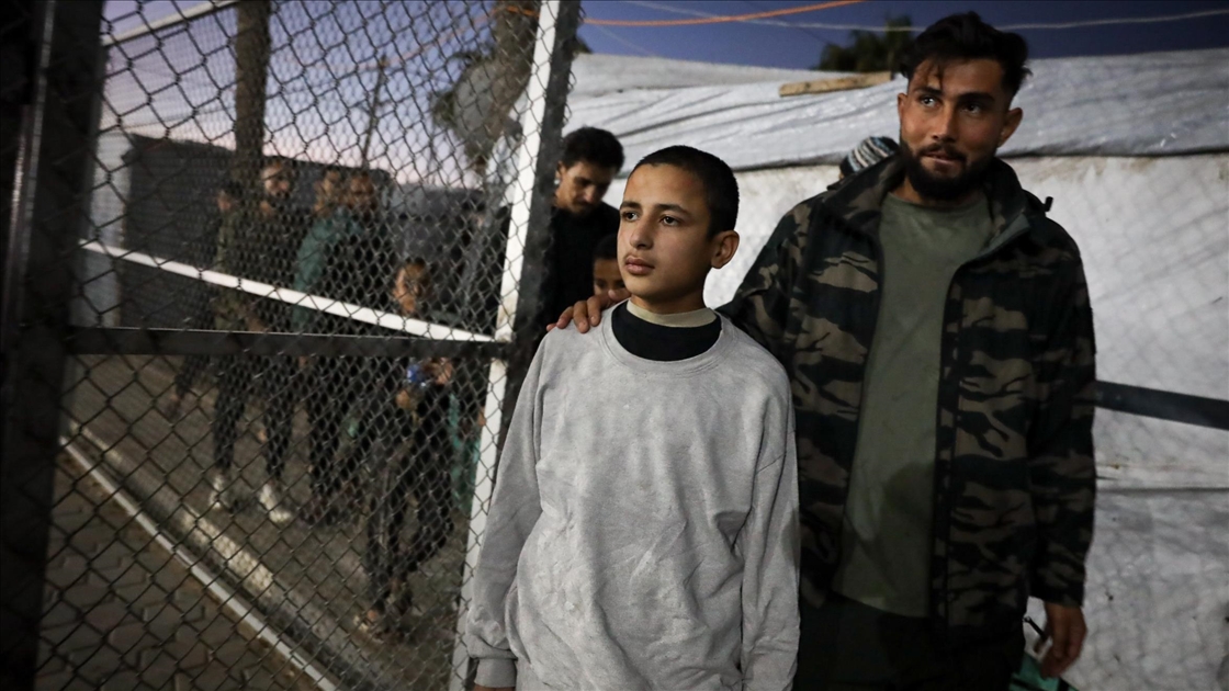 İsrail'in Gazze'den alıkoyduğu Filistinlilerden bir grup daha serbest bırakıldı