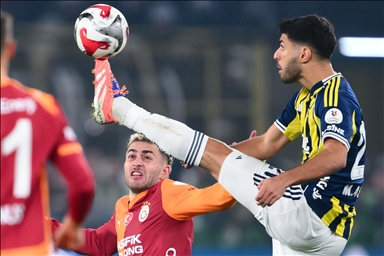 Турецкая Суперлига: "Фенербахче" сыграл вничью с "Галатасарем"