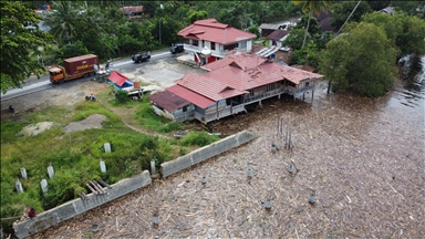 Наводнение в Западной Суматре превратило в свалку берега озера Сингкарак