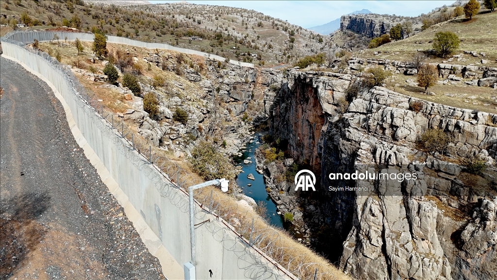 В Хаккари на границе с Ираком построена стена длиной 2152 метра