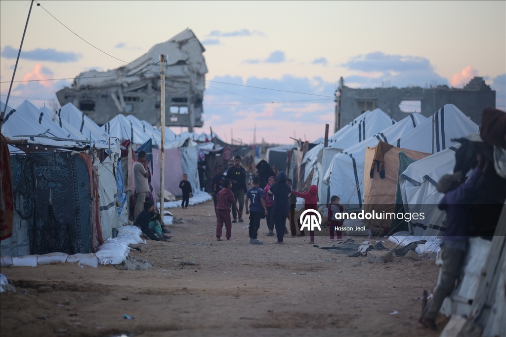 Жизнь в тени разрушений в лагере Нусейрат в Газе