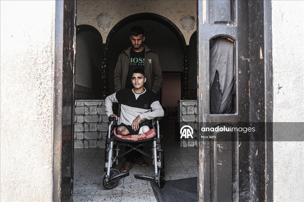 İsrail saldırısında iki bacağını kaybeden Gazzeli çocuk, eğitim hayatına dönmenin hayalini kuruyor