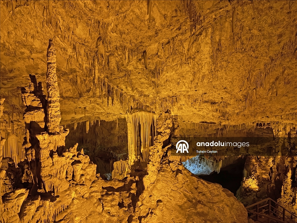 Gilindire Mağarası'ndaki gölün barındırdığı zenginlikler su altı kamerasında