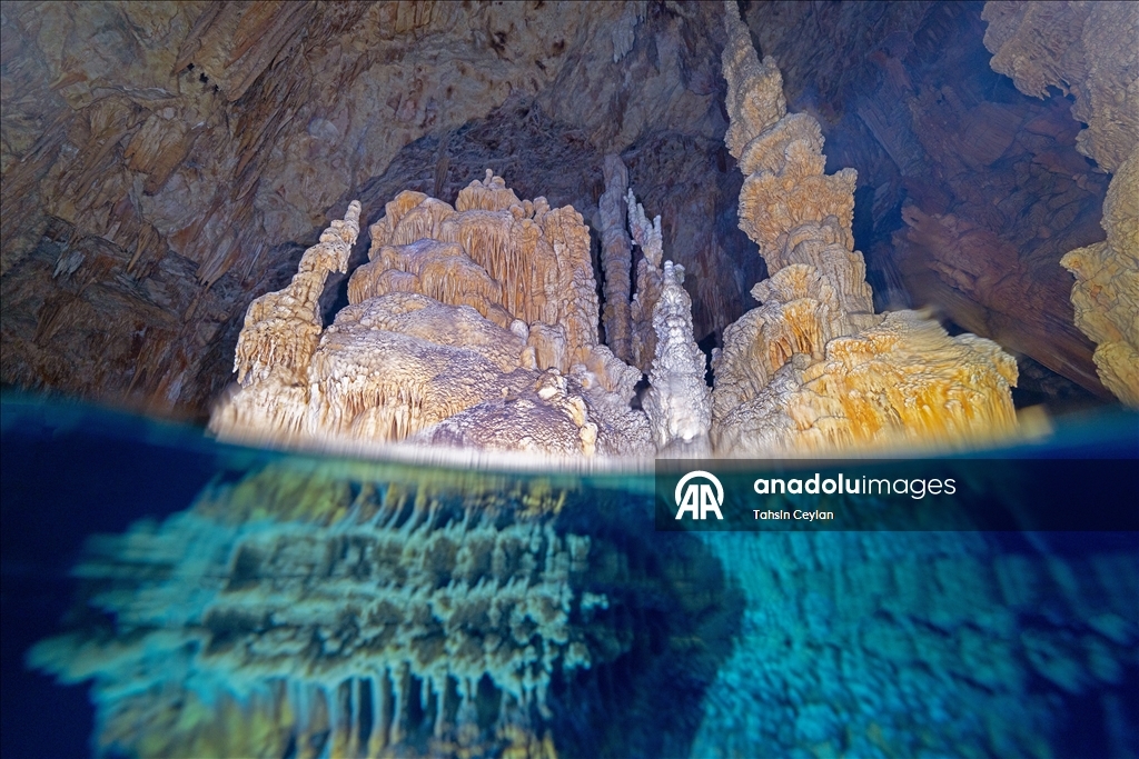 Gilindire Mağarası'ndaki gölün barındırdığı zenginlikler su altı kamerasında