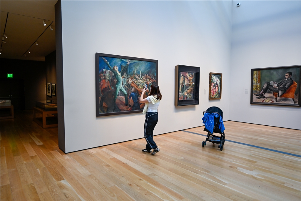 Los Angeles County Sanat Müzesi ziyaretçilerin ilgisini çekiyor