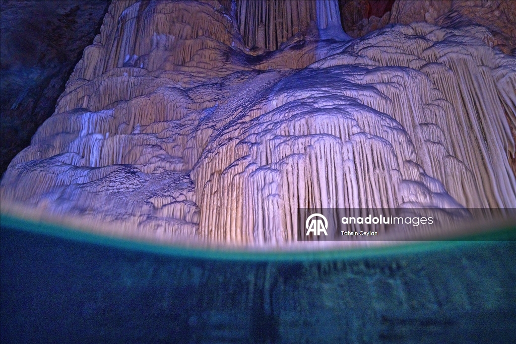 Gilindire Mağarası'ndaki gölün barındırdığı zenginlikler su altı kamerasında