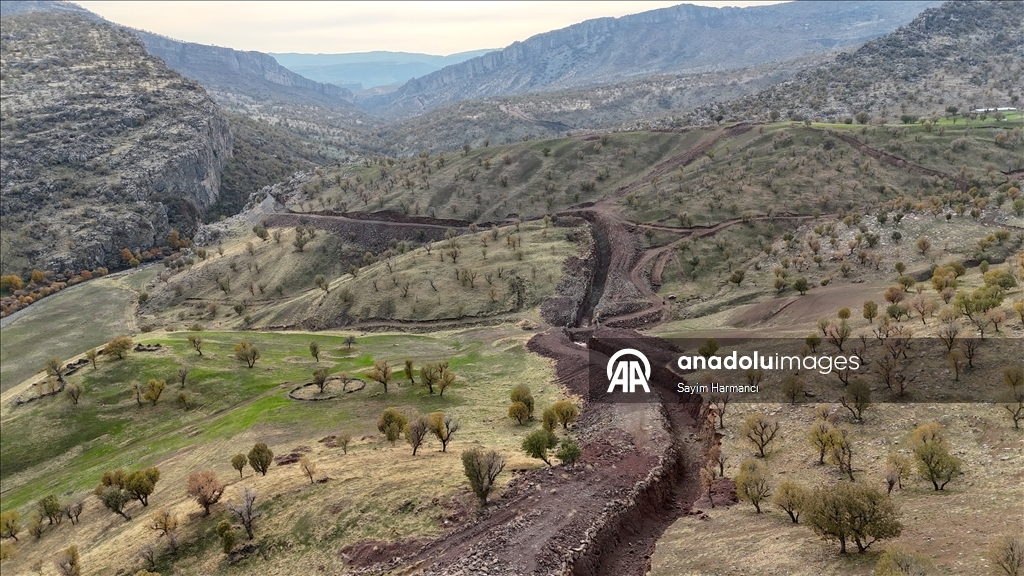 В Хаккари на границе с Ираком построена стена длиной 2152 метра