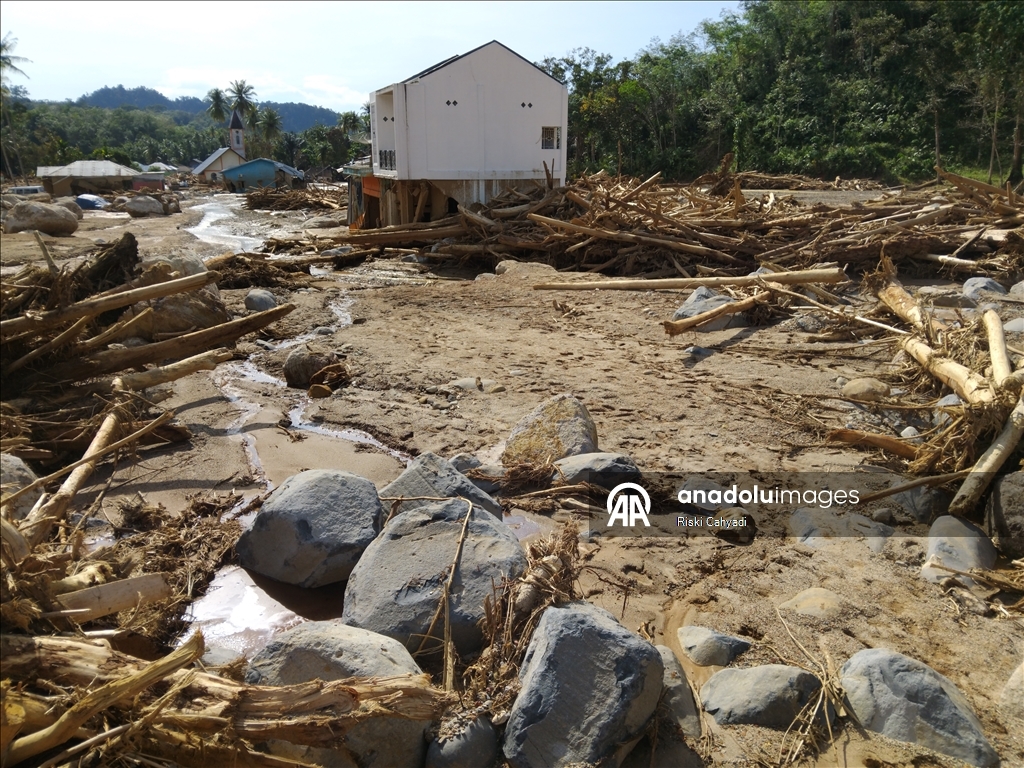 The impact of floods and landslides continues in Indonesia