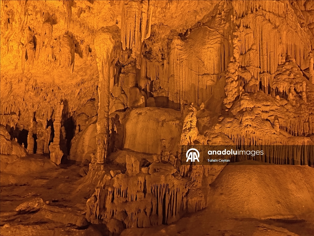 Gilindire Mağarası'ndaki gölün barındırdığı zenginlikler su altı kamerasında