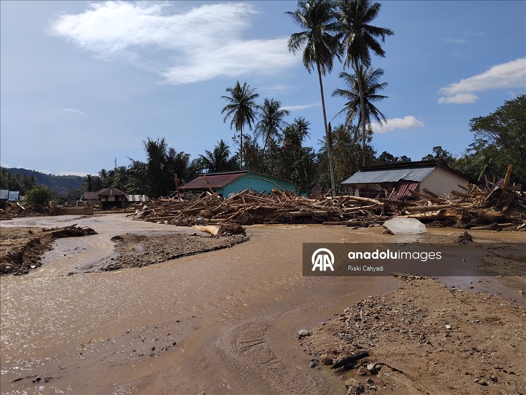 The impact of floods and landslides continues in Indonesia