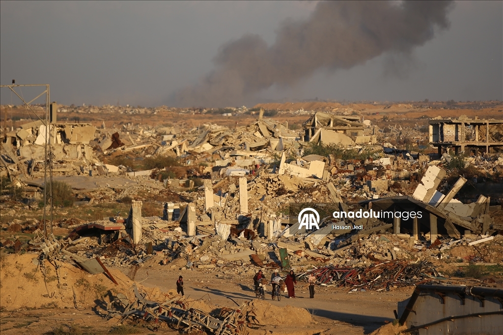 Жизнь в тени разрушений в лагере Нусейрат в Газе