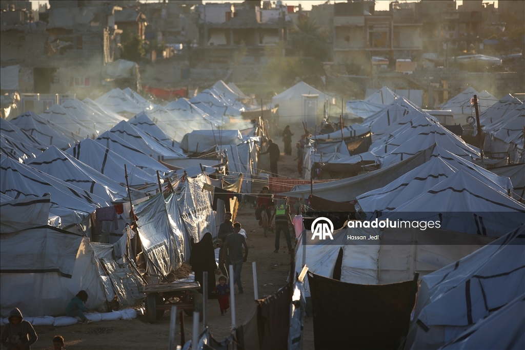 Жизнь в тени разрушений в лагере Нусейрат в Газе