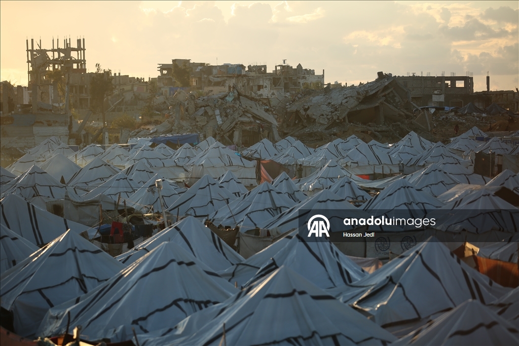 Жизнь в тени разрушений в лагере Нусейрат в Газе