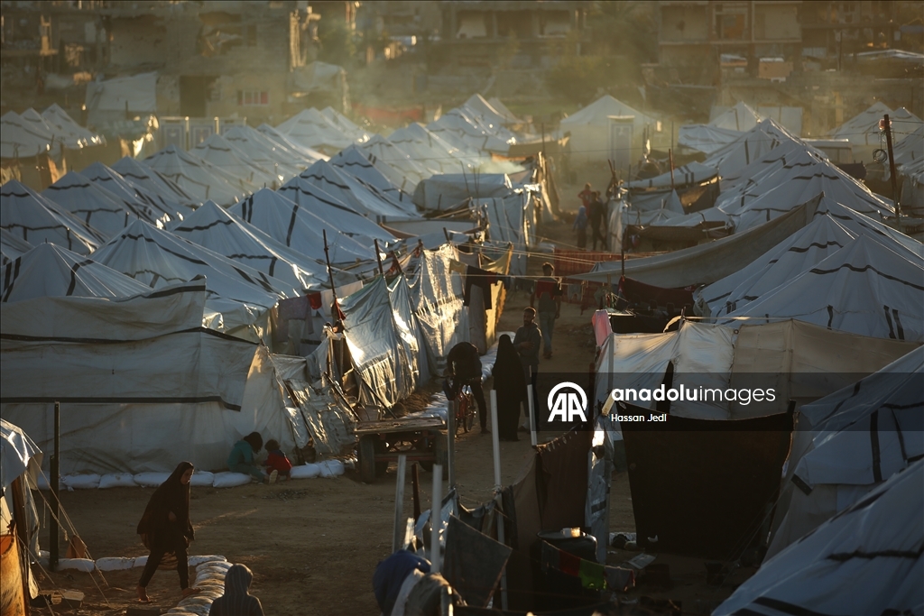 Жизнь в тени разрушений в лагере Нусейрат в Газе