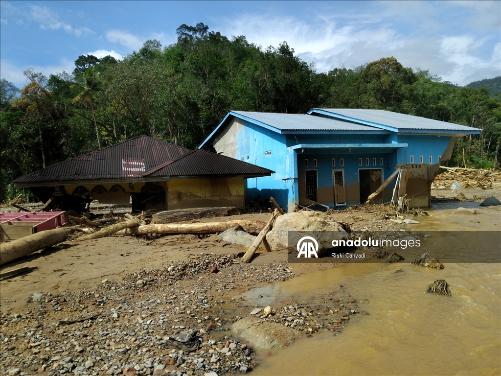 The impact of floods and landslides continues in Indonesia