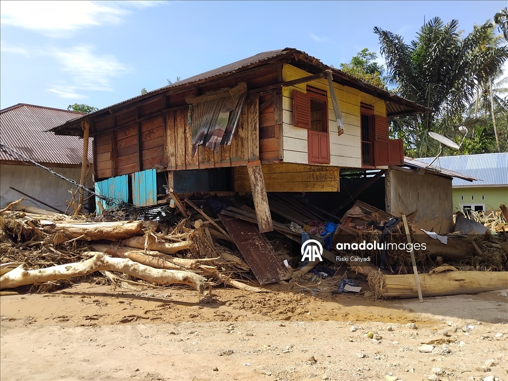 The impact of floods and landslides continues in Indonesia