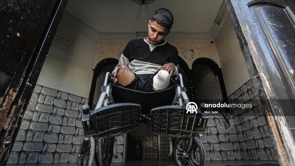 İsrail saldırısında iki bacağını kaybeden Gazzeli çocuk, eğitim hayatına dönmenin hayalini kuruyor