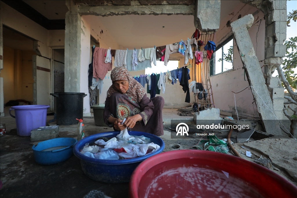 Жизнь в тени разрушений в лагере Нусейрат в Газе