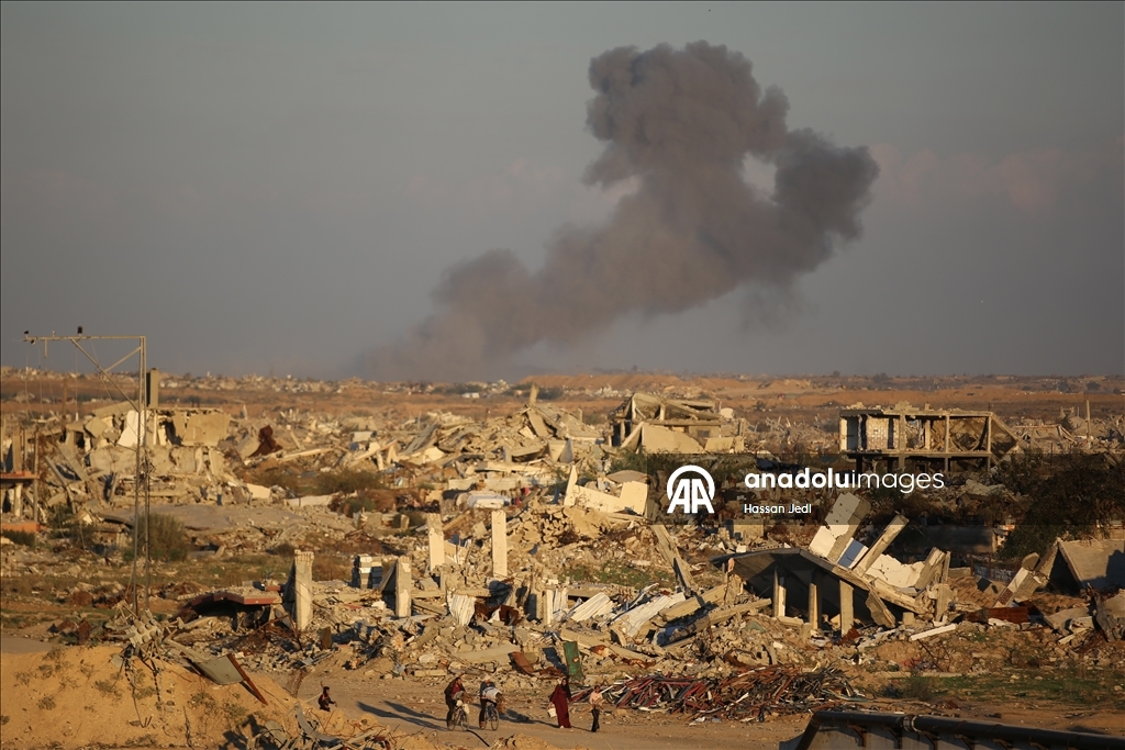 Жизнь в тени разрушений в лагере Нусейрат в Газе