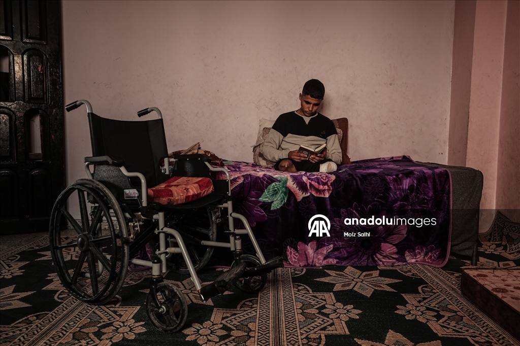 İsrail saldırısında iki bacağını kaybeden Gazzeli çocuk, eğitim hayatına dönmenin hayalini kuruyor