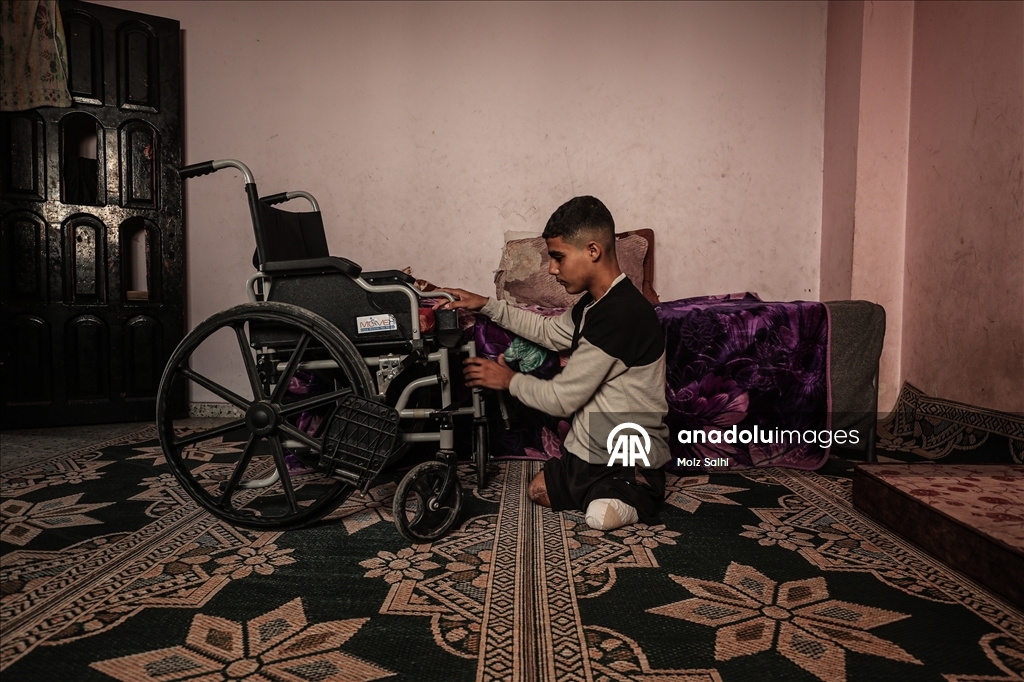 İsrail saldırısında iki bacağını kaybeden Gazzeli çocuk, eğitim hayatına dönmenin hayalini kuruyor