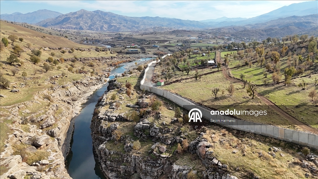 В Хаккари на границе с Ираком построена стена длиной 2152 метра