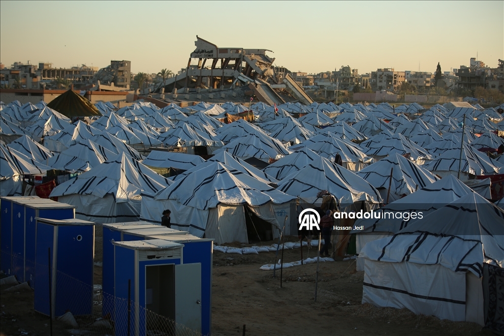 Жизнь в тени разрушений в лагере Нусейрат в Газе
