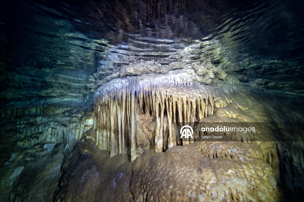 Gilindire Mağarası'ndaki gölün barındırdığı zenginlikler su altı kamerasında