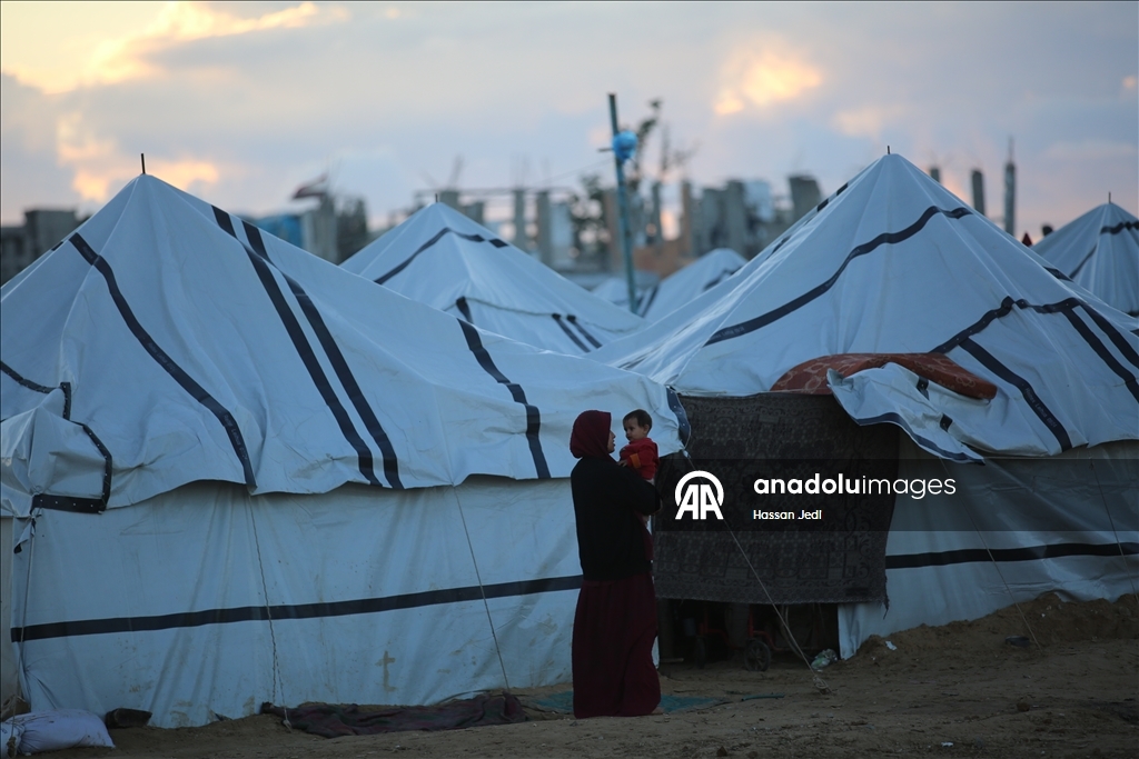 Жизнь в тени разрушений в лагере Нусейрат в Газе