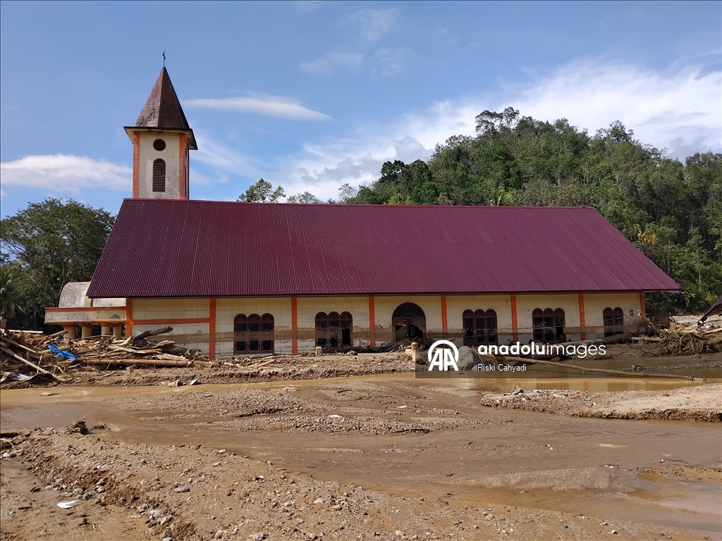 The impact of floods and landslides continues in Indonesia