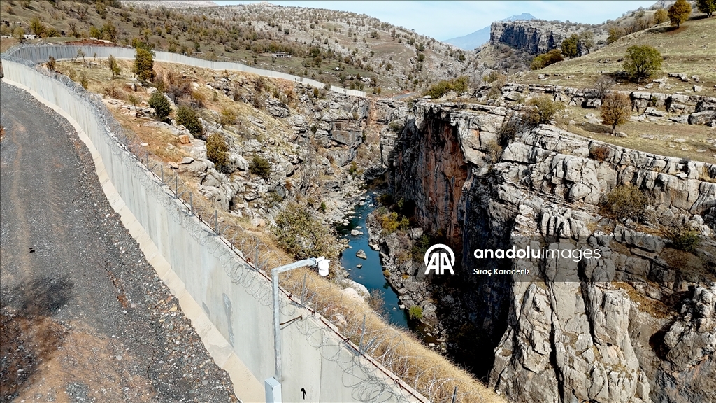 Hakkari'de Irak sınırına 2 bin 152 metre güvenlik duvarı inşa edildi